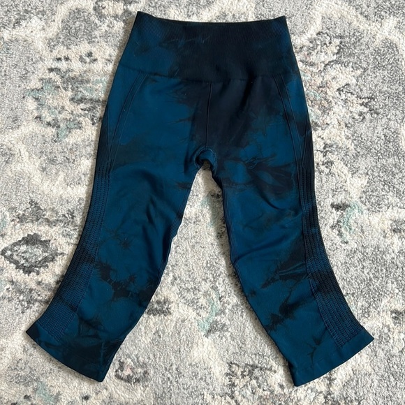 Lululemon Cropped Leggings - Picture 1 of 13
